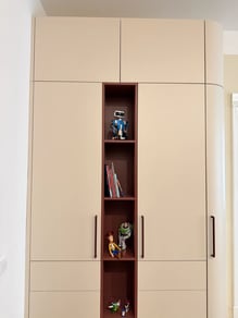 Úložný prostor s policemi, nábytek do dětského pokoje.